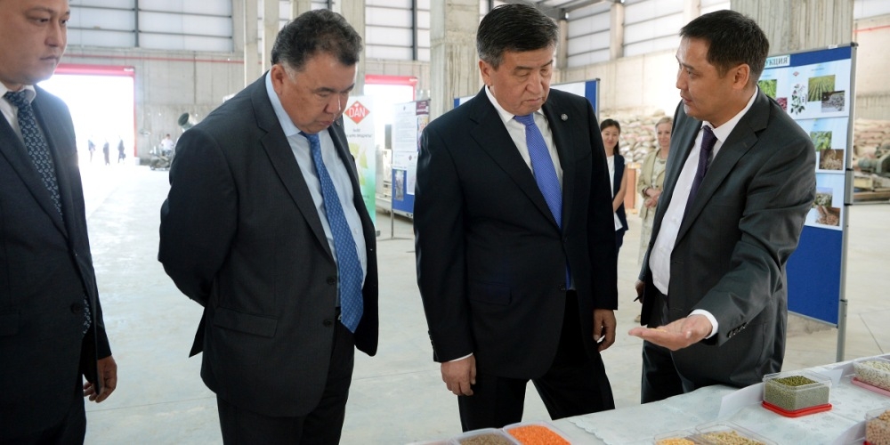 Сооронбай Жээнбеков посетил в Чуйской области логистический центр, планирующий выйти на рынки ЕАЭС и ЕС