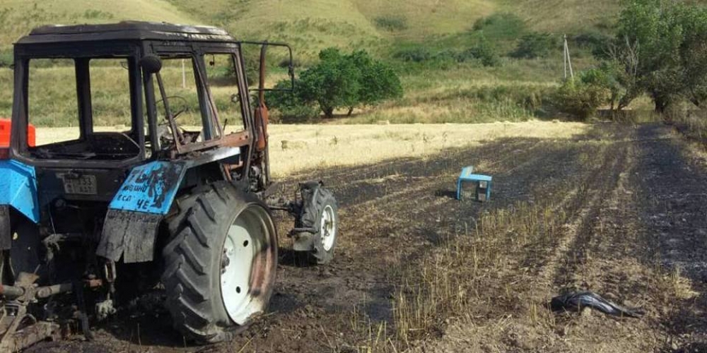 В Чуйской области пожар охватил на поле гектар ячменя и трактор. Вовремя потушили
