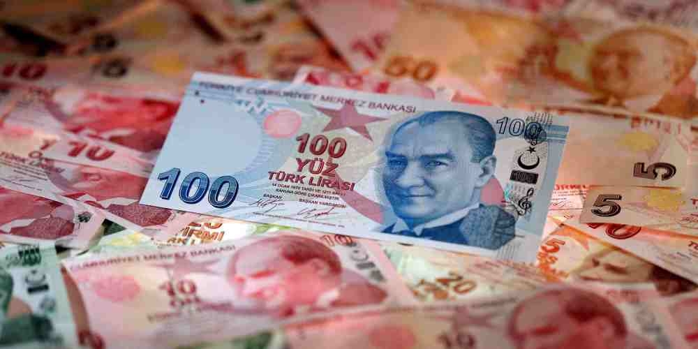 После объявления о санкциях США резко упал курс турецкой лиры