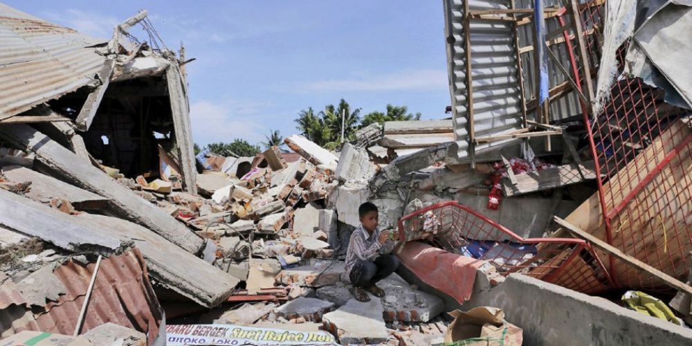 В Индонезии при землетрясении погиб 91 человек, пострадали более 200