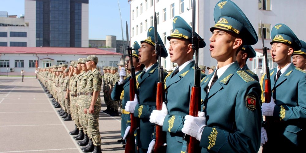 Военнослужащим Кыргызстана на 30 процентов повысили заработную плату
