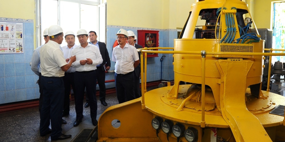 Премьер-министр КР посетил Быстровскую ГЭС Чуйской области
