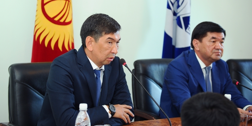 Мухаммедкалый Абылгазиев представил коллективу мэрии нового градоначальника