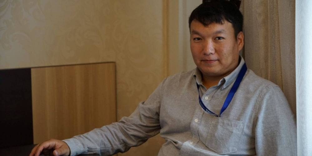 Казахстанский блогер Муратбек Тунгишбаев рискует полностью потерять зрение