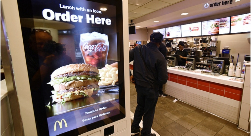 В США более 500 человек отравились салатом из McDonald's
