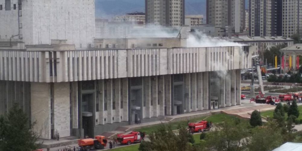 При пожаре в Кыргызской национальной филармонии музыкальные инструменты не пострадали