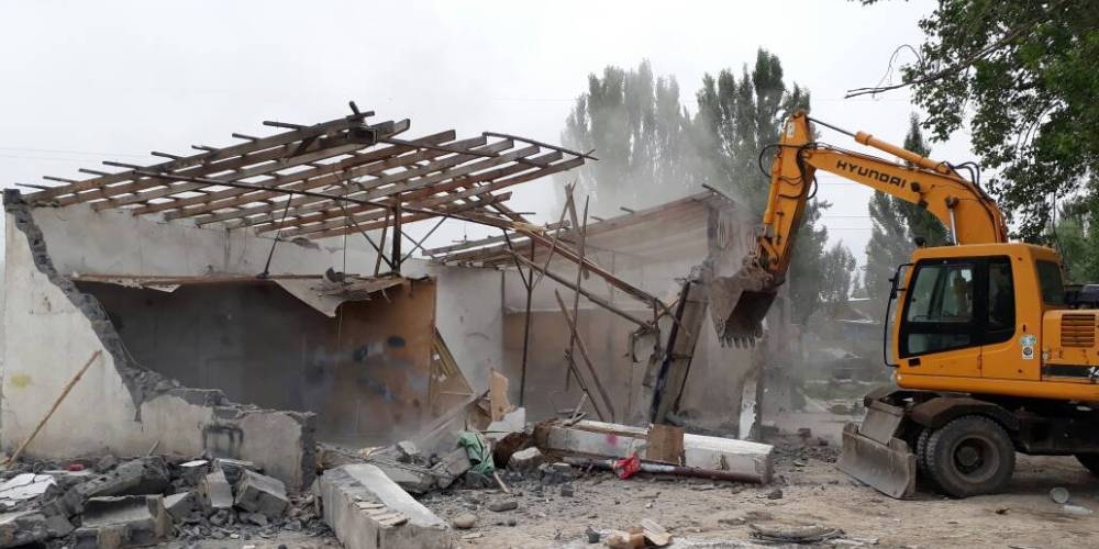 В новостройках Бишкека снесут около 3000 незаконно построенных домов