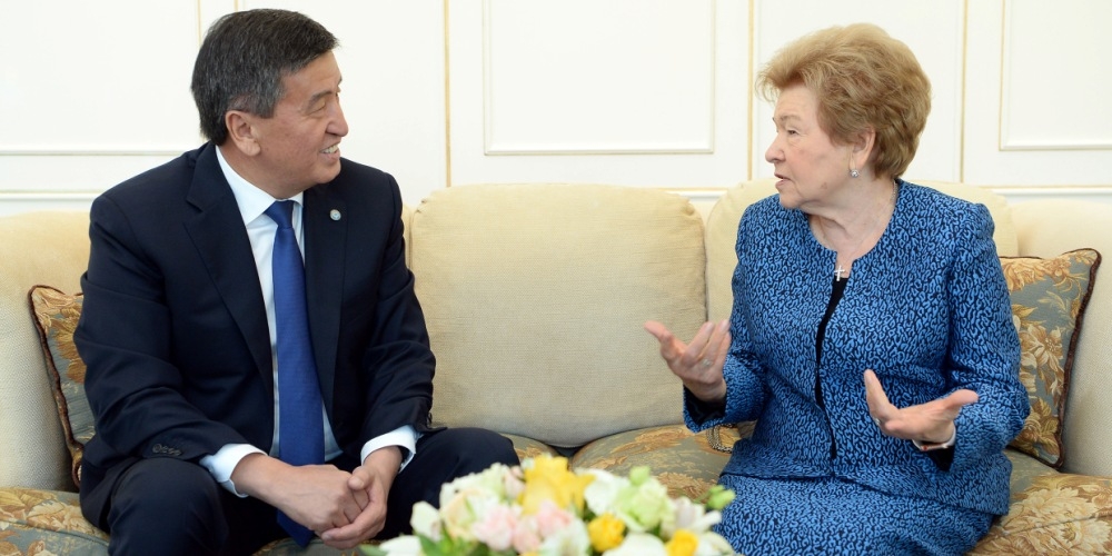 Президент Кыргызстанга келген Наина Ельцина менен жолукту