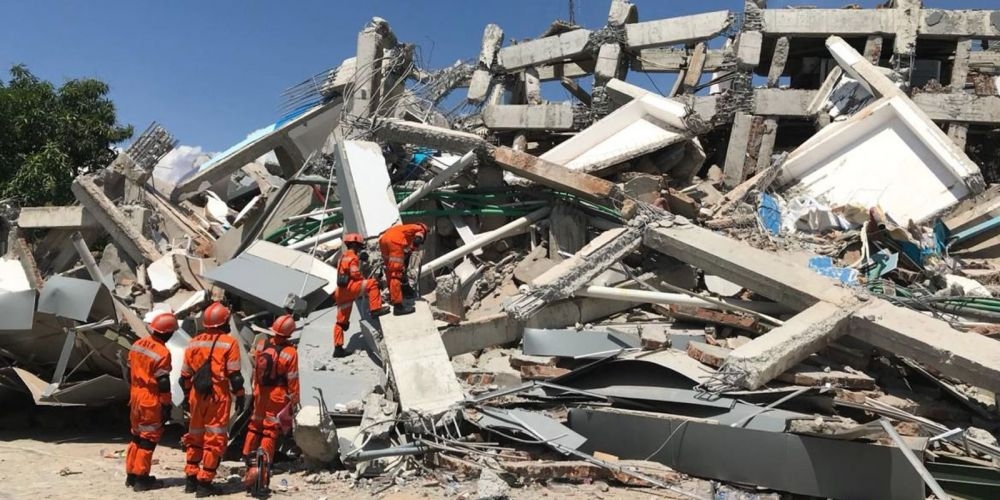 Число погибших при землетрясении в Индонезии возросло до 1,3 тысячи