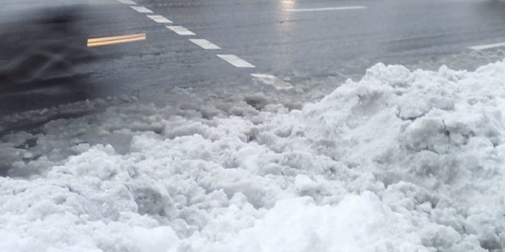 Снегопады в Китае: на трассах заблокированы около 400 автомобилей