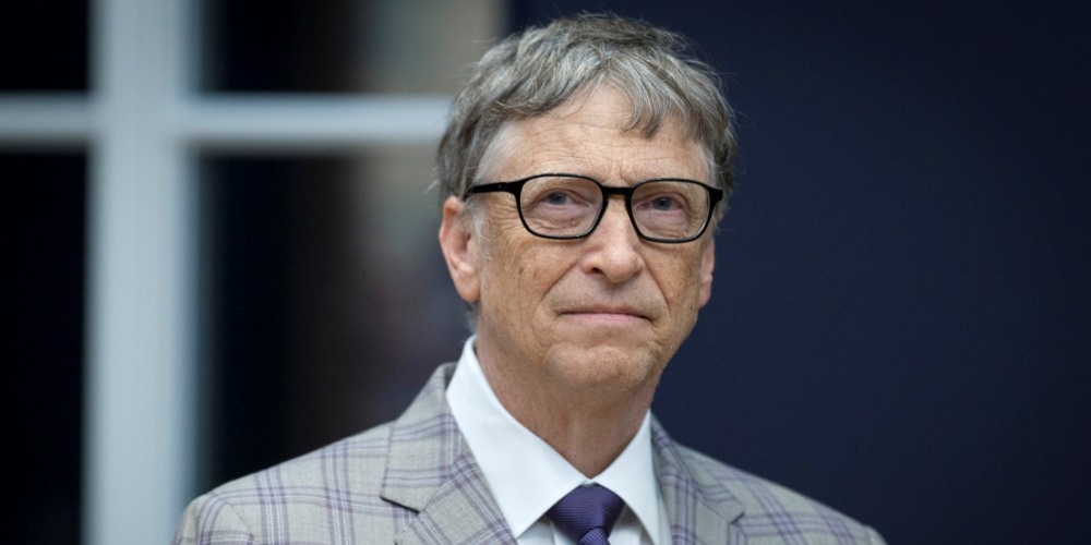 Впервые за 24 года Билл Гейтс уступил верхнюю строчку Forbes США