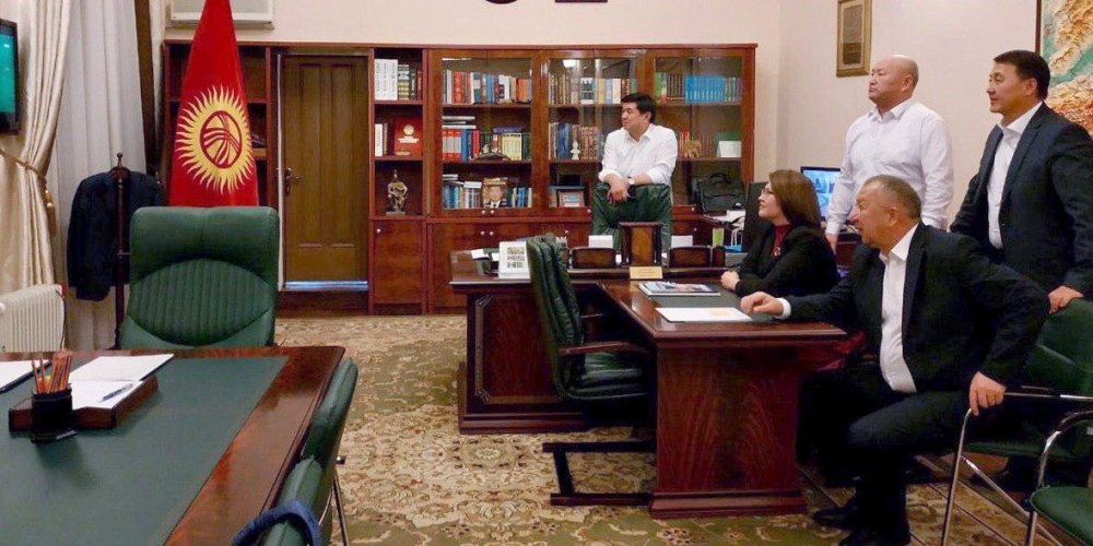 Депутаты возмущены: премьер-министр и генпрокурор снова не пришли на заседание Жогорку Кенеша