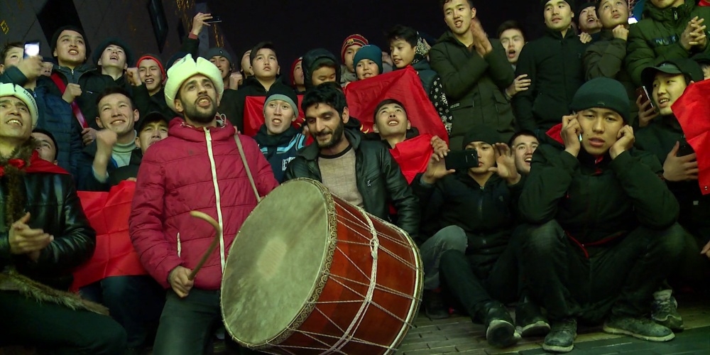 Азия кубогу: Бишкектеги футбол күйөрмандары БАЭ - Кыргызстан оюнун кандай көрдү