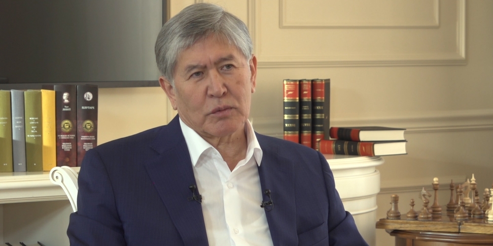 Состоялось первое судебное заседание по иску против экс-президента Алмазбека Атамбаева и телеканала «Апрель»