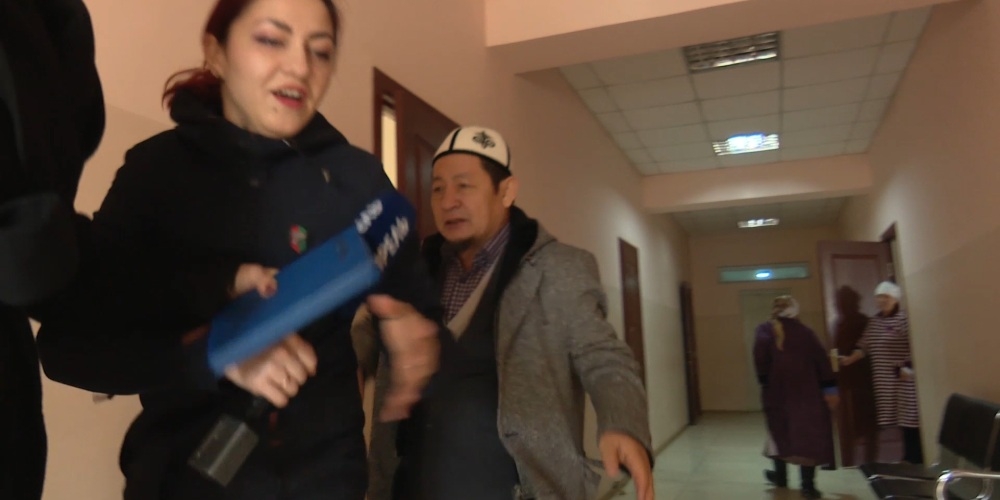 Лжеврач Хашим Зайналиев напал на журналистов телеканала «Апрель»
