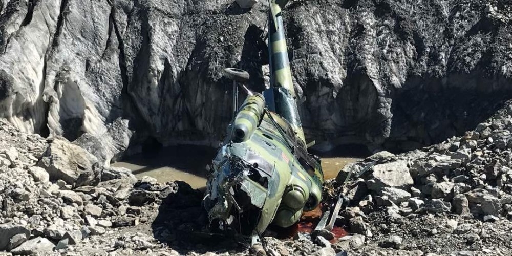 Түштүк Эңилчек тоолорунда  Ми-8 аскер учагынын кыйраган учуру  тасмага түшүп калган (видео)