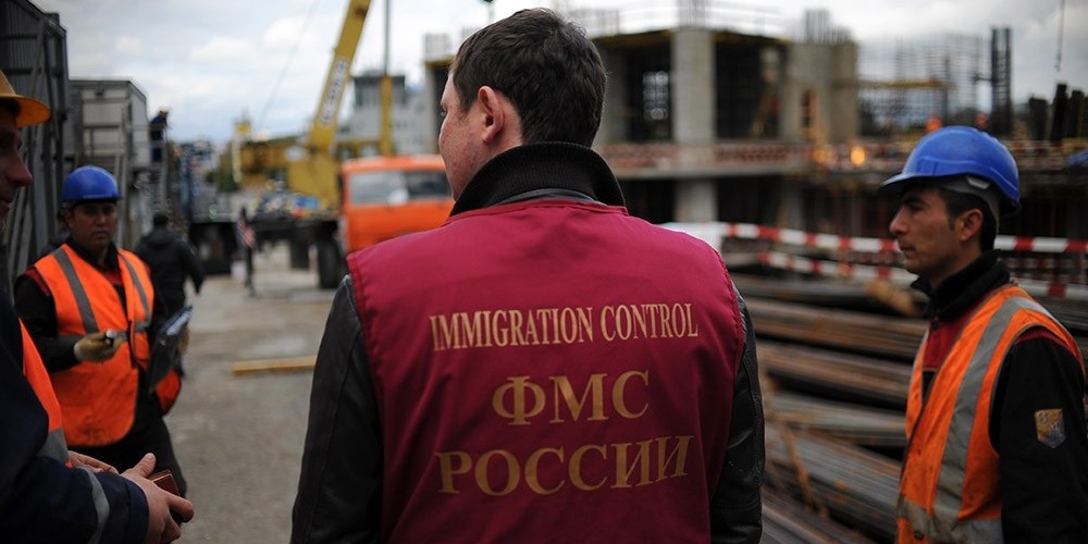 В Петербурге начался масштабный рейд по местам проживания мигрантов