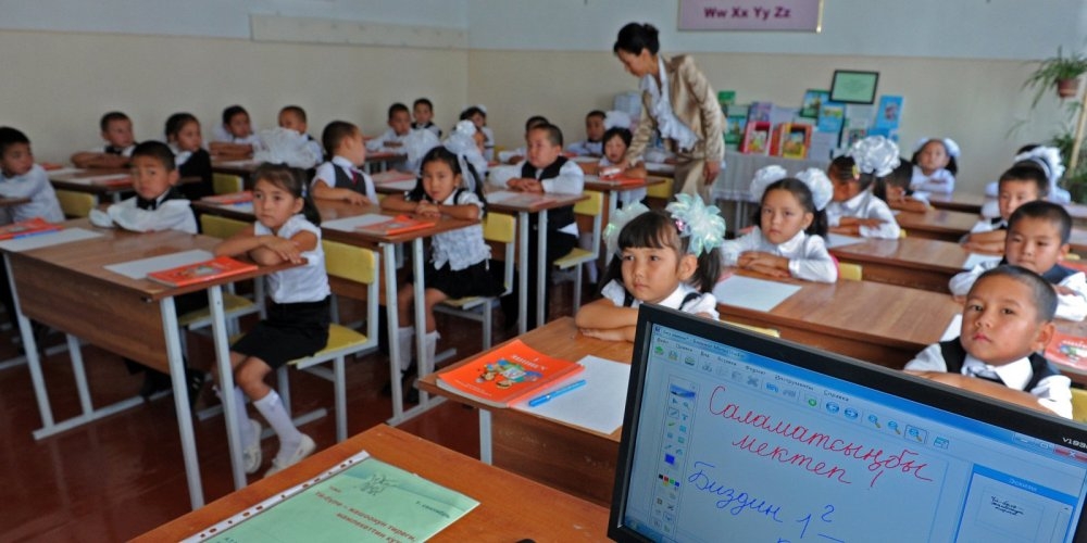 Минобразования: средняя зарплата учителя в Кыргызстане - 13 800 сомов