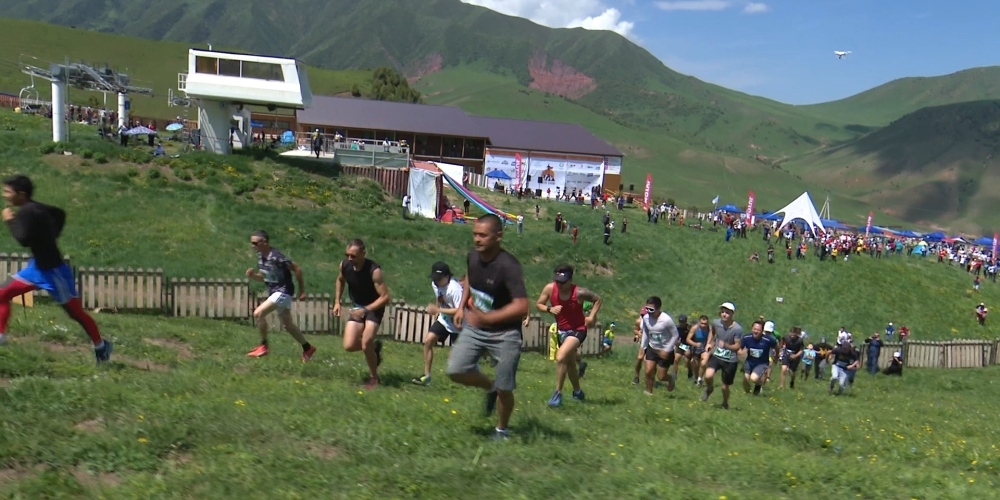 Быстрее, выше, сильнее: в Бишкеке прошел спортивный фестиваль "Хан горы"