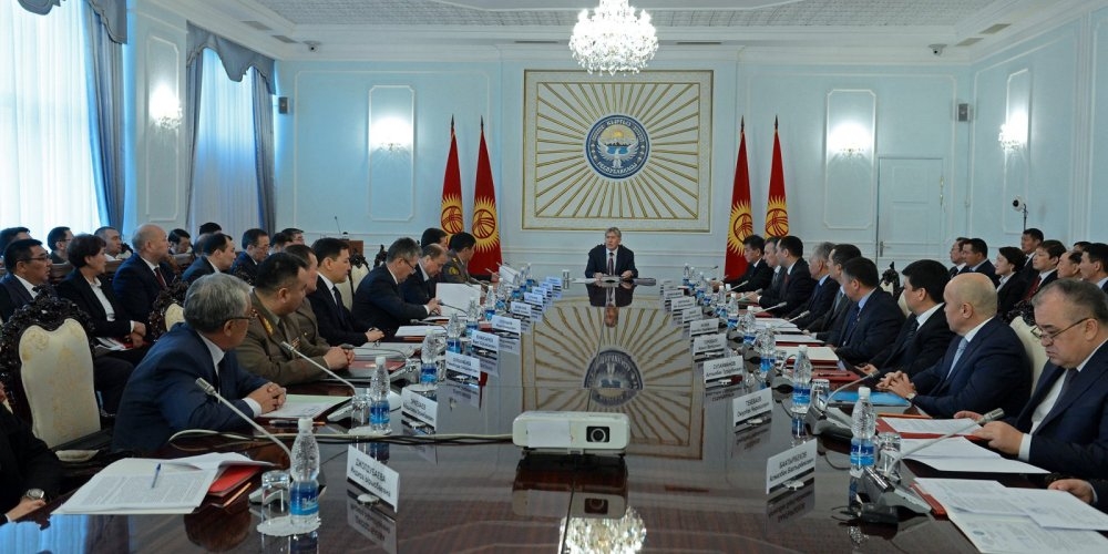 Что политики говорили об Алмазбеке Атамбаеве два года назад?