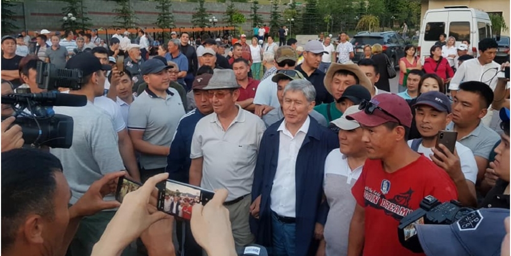 Алмазбек Атамбаев: Камакка алуу үчүн келишсе, каршылык көрсөтөм  