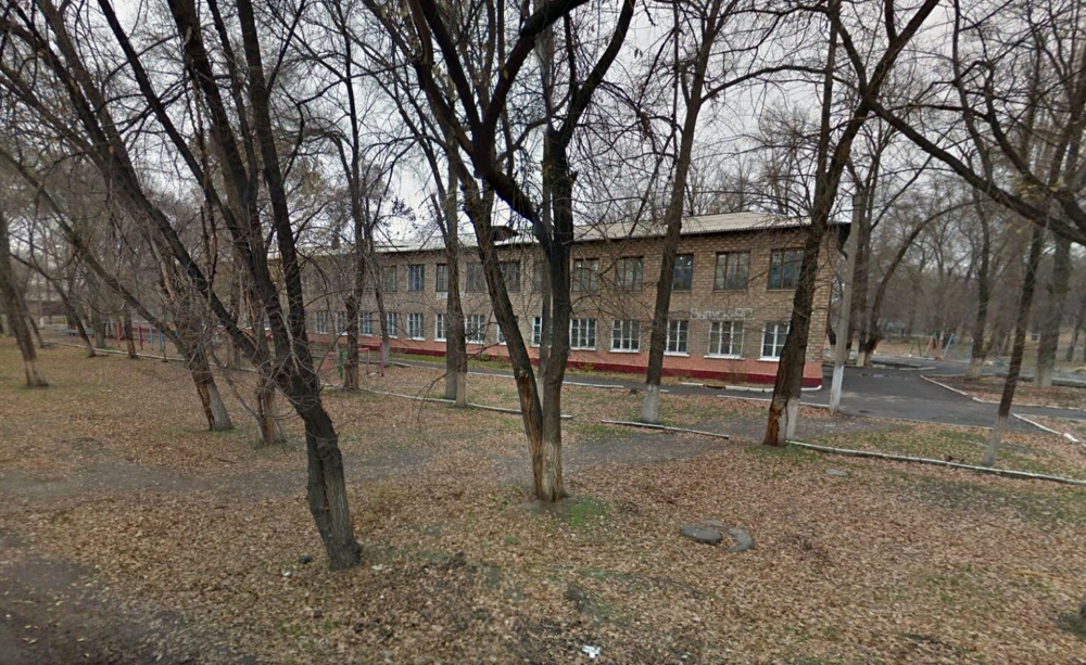 В нескольких школах Бишкека учеников принимали на основании подложных документов