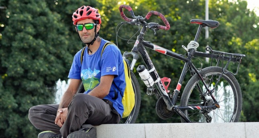 Велосипедист из Турции проехал 6 тысяч км, чтобы попасть в Бишкек - на «родину предков»