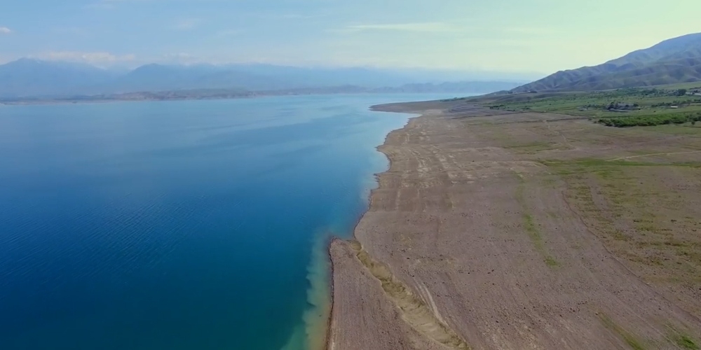 В Токтогульском водохранилище мало воды. Кыргызстан ждут веерные отключения света зимой?