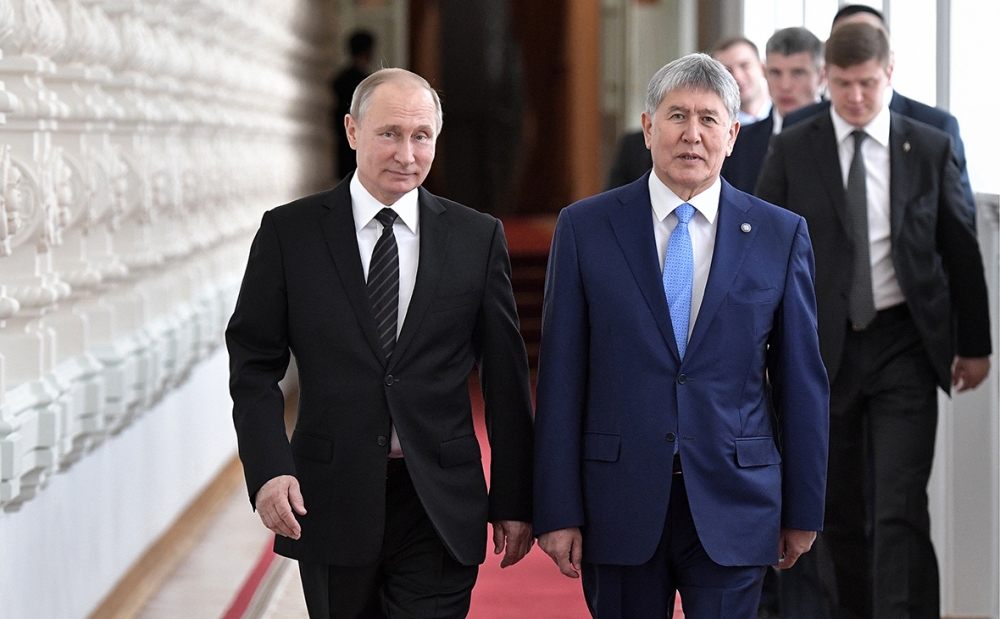 «Независимая газета»: Кремль предложил Атамбаеву и Жээнбекову работать вместе