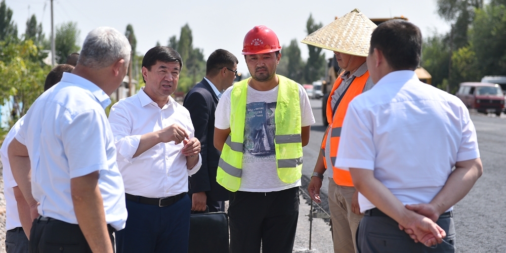 Өкмөт башчы Бишкек-Кара-Балта унаа жолун реконструкциялоо өз убагында бүтөөрүн убадалады