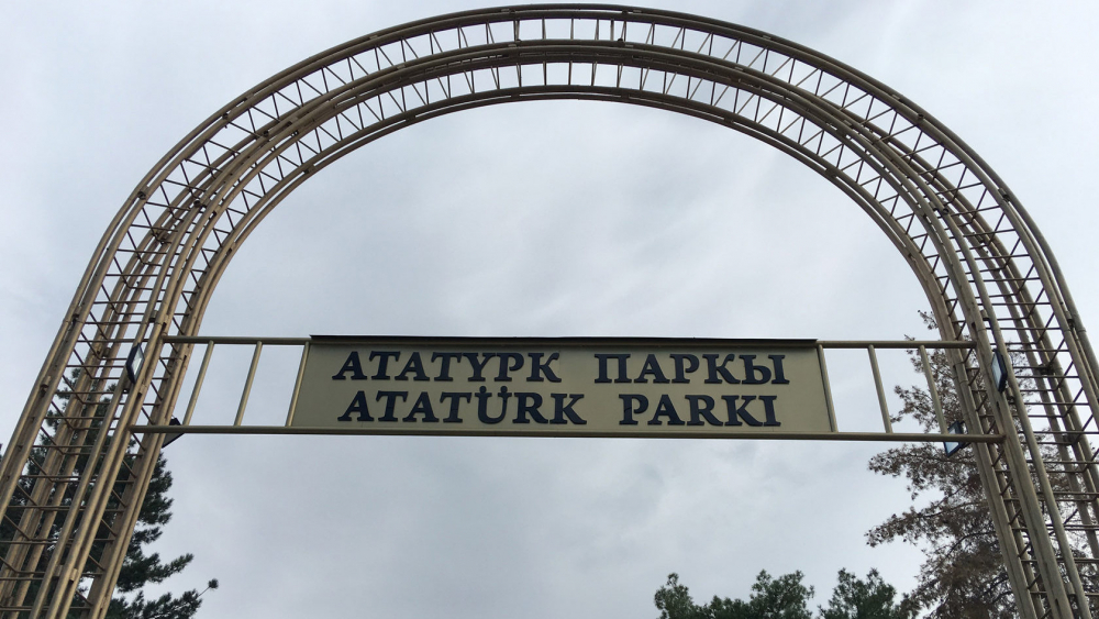 За участок в парке Ататюрк Жээнбеков получил символическую компенсацию