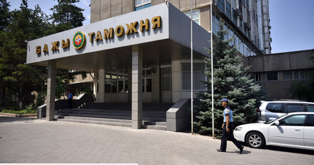 Internews кыргыз бийлигин коррупция боюнча чара көрүүгө чакырды