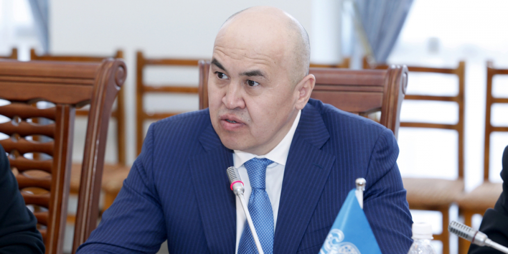 Коррупция: депутат Алтынбек Сулайманов УКМКга сурак берди