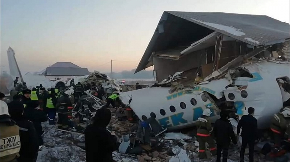 МИД выясняет, были ли на борту рухнувшего в Алматы самолета кыргызстанцы