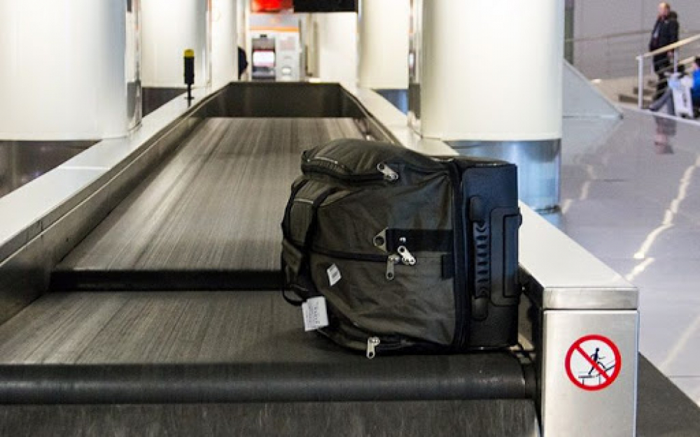 В аэропорту «Манас» мужчина украл чужой багаж (видео)