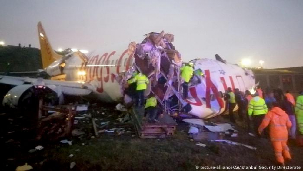 Во время жесткой посадки самолета в аэропорту Стамбула пострадали кыргызстанцы