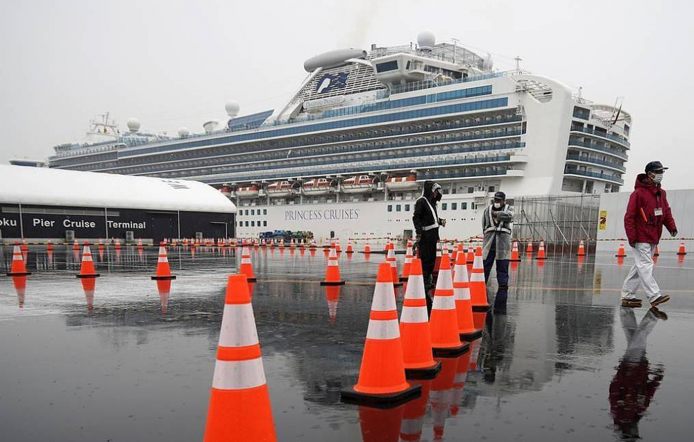 На японском лайнере Diamond Princess от коронавируса умерли два человека