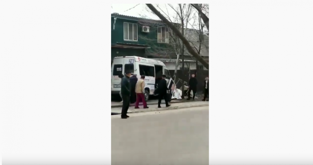 Страшное ДТП в Бишкеке попало на видео. Шесть человек пострадали