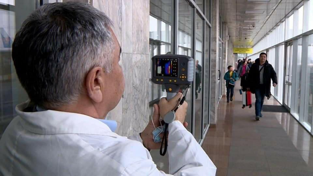Из аэропорта «Манас» с подозрением на коронавирус госпитализирован кыргызстанец