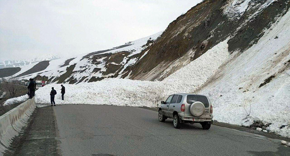 МЧС: Трасса Бишкек – Ош перекрыта из-за схода снежной лавины