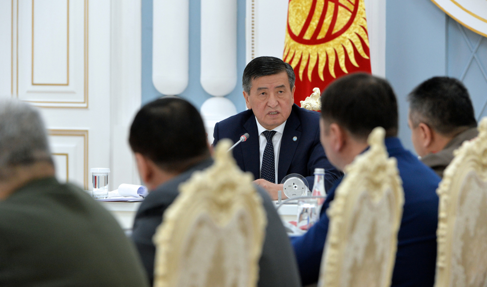Совбез рекомендовал ввести в Кыргызстане режим ЧС и перенести выборы