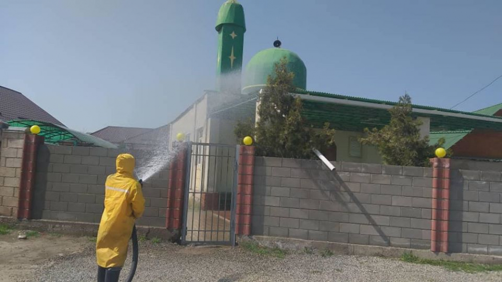 «Тазалык» производит дезинфекцию столичных мечетей (фото, видео)