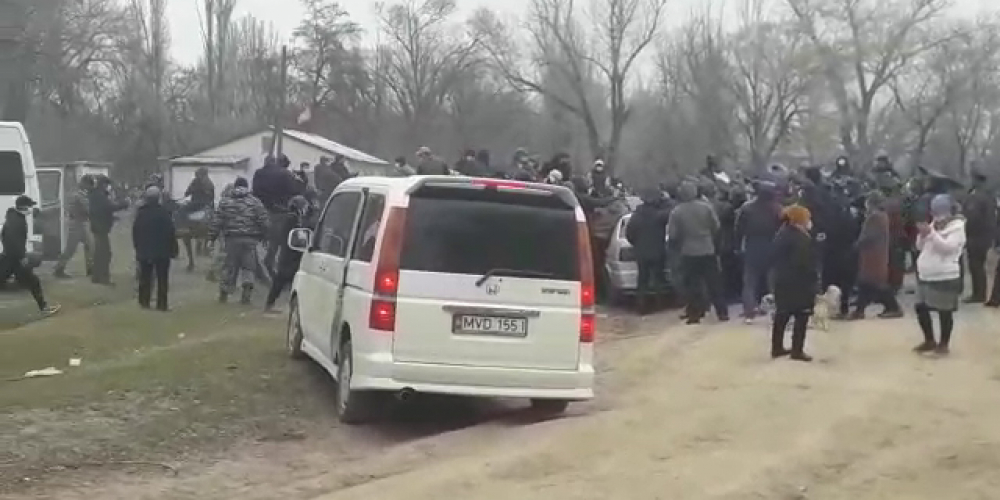 Жители против обсервации. Митинг на Иссык-Куле - столкновения с милицией (видео)