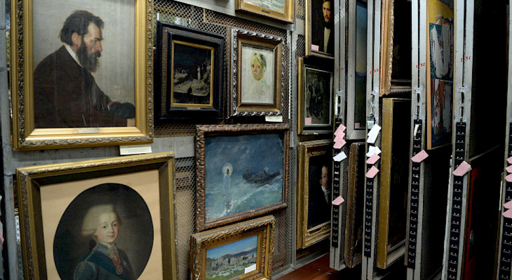 Более 18 тысяч уникальных произведений искусства могут погибнуть - сотрудникам музея ИЗО не выдают пропуска