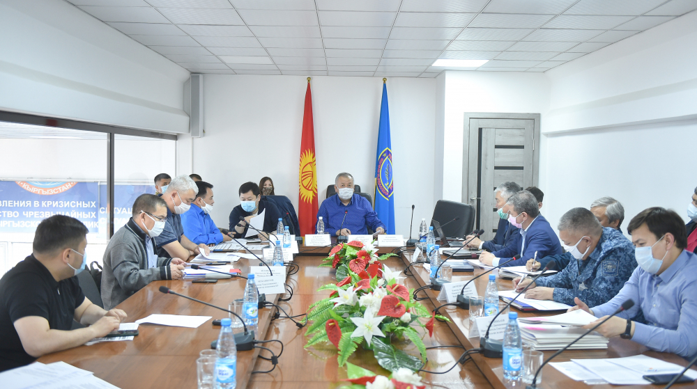 Президент, министры и мэр обсуждают возобновление экономической деятельности в Кыргызстане