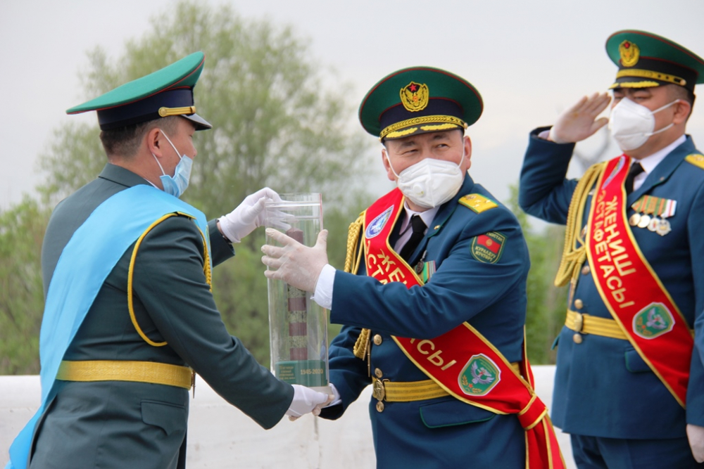 Эстафета Победы в условиях коронавируса: символ прибыл в Кыргызстан