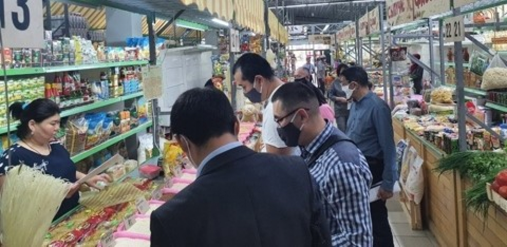 Несколько торговых точек Бишкека оштрафовали за необоснованное завышение цен