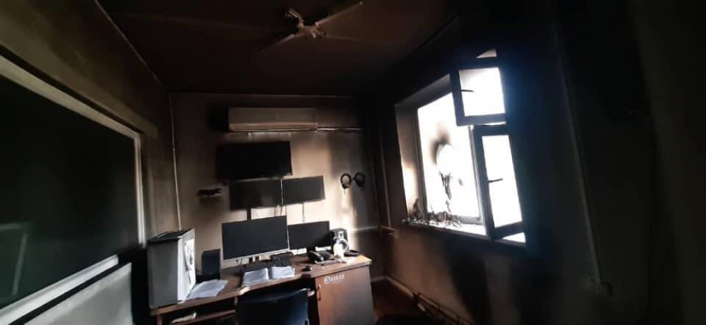 В Таласе сгорел офис «Третьего канала». Возможно, поджог