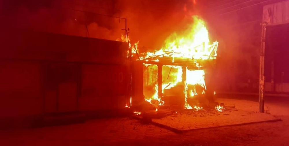 В жилмассиве «Ак-Тилек-1» полностью сгорели два магазина (фото)