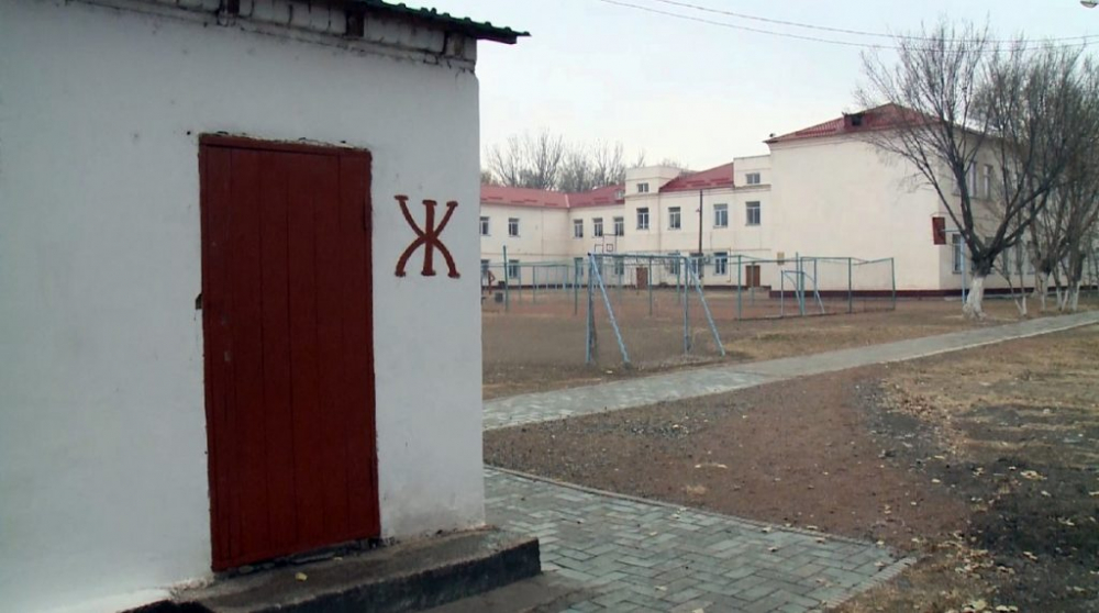На ремонт туалетов в 2 детсадах и 20 школах Бишкека выделили 25,6 миллиона сомов